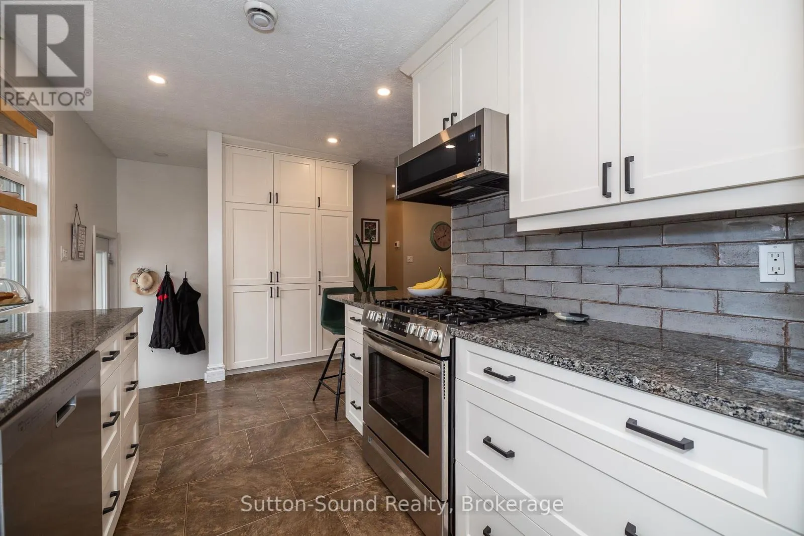 1160 12TH STREET E