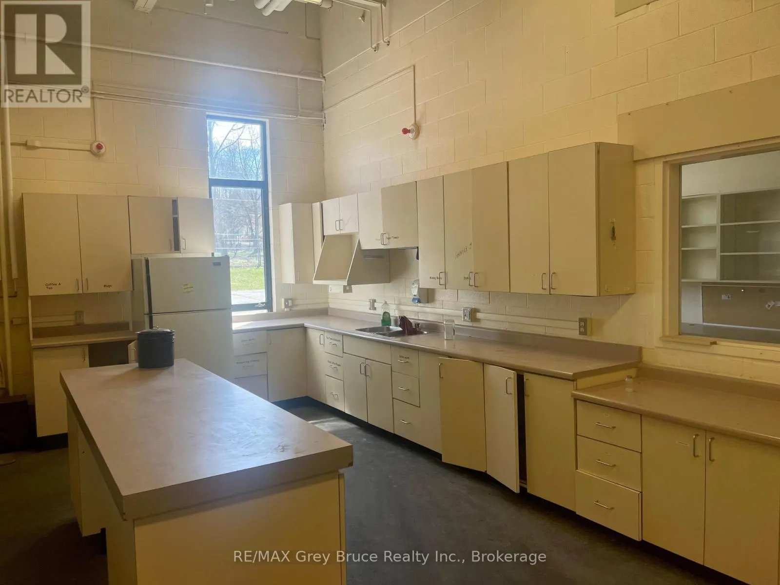 2 - 125 ELIZA STREET S, #2