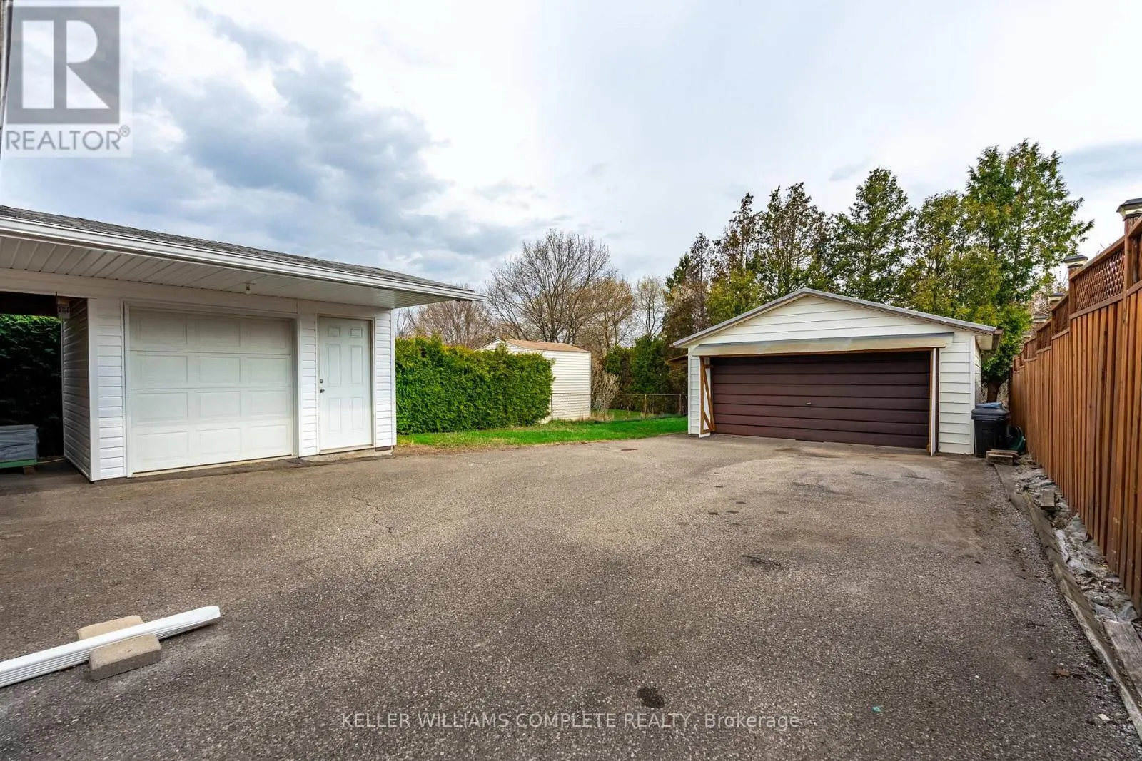 15 NELLIGAN PLACE