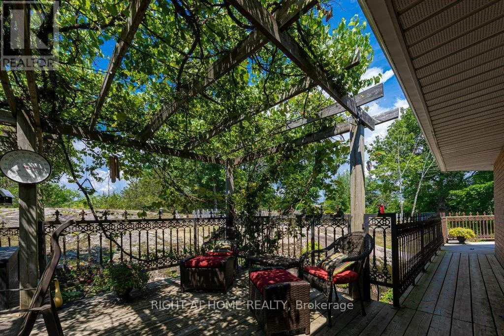 550 QUEEN STREET E