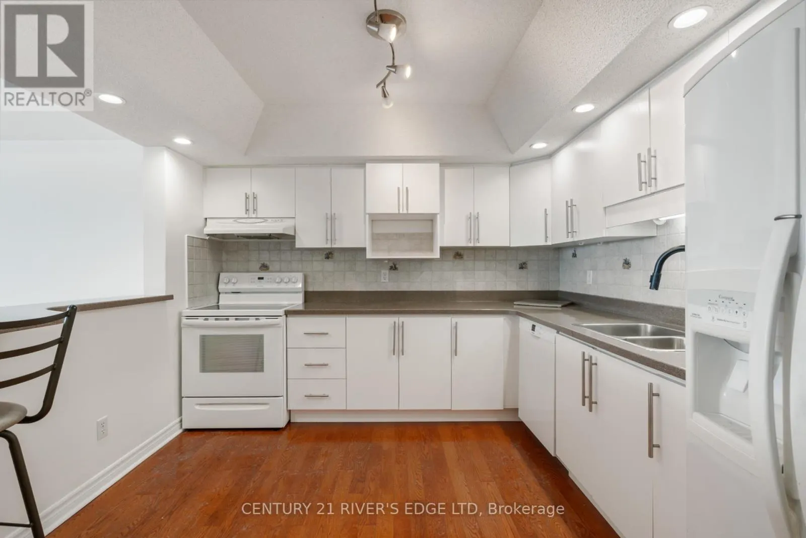 601 - 55 WATER STREET E