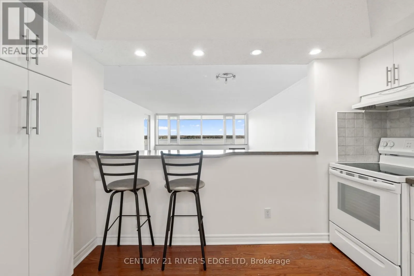 601 - 55 WATER STREET E