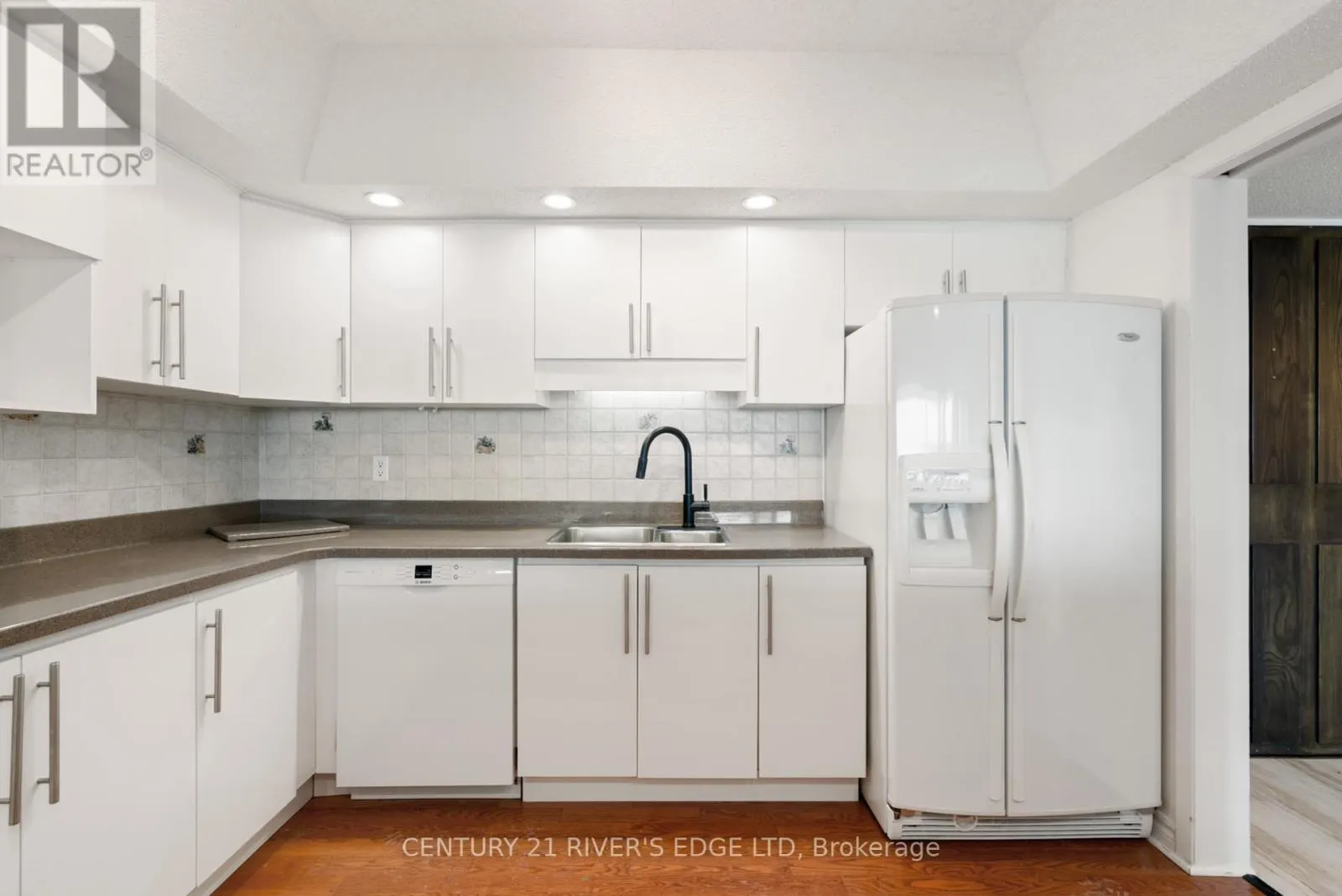 601 - 55 WATER STREET E