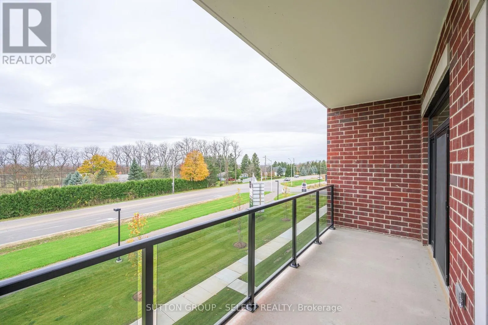 207 - 1975 FOUNTAIN GRASS DRIVE, #207