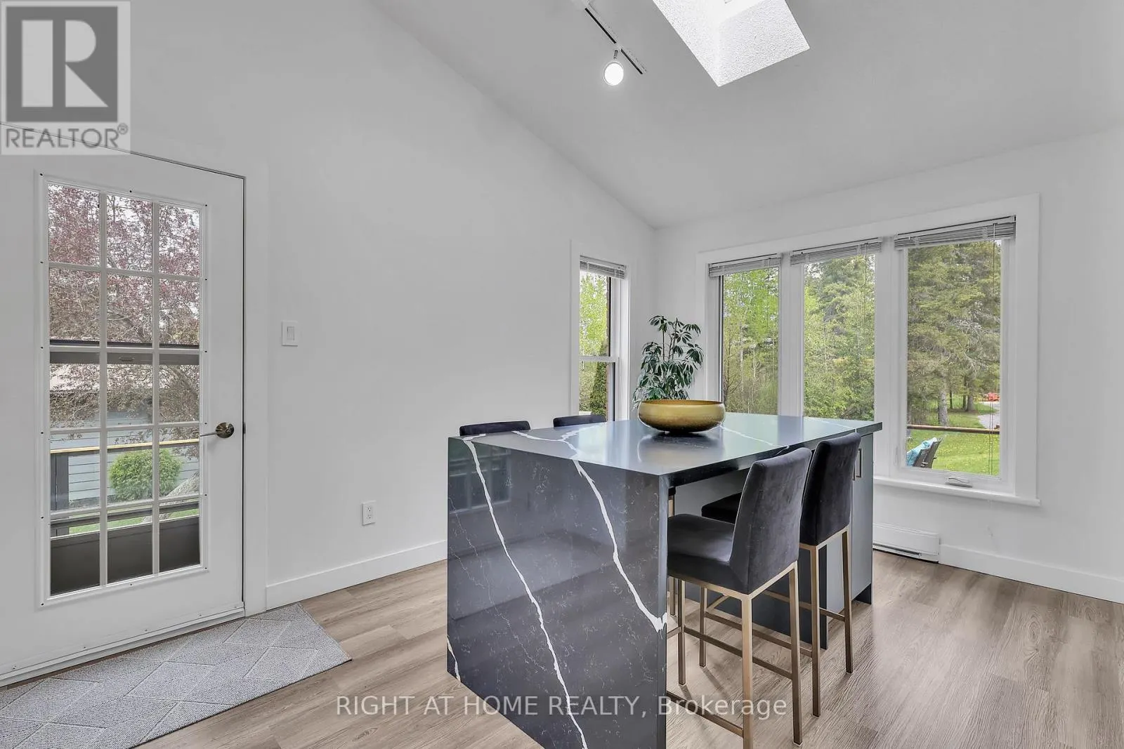 119 STURGEON GLEN ROAD