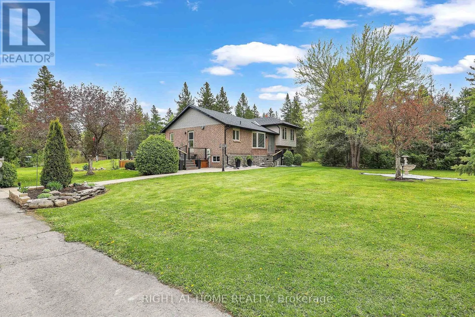 119 STURGEON GLEN ROAD