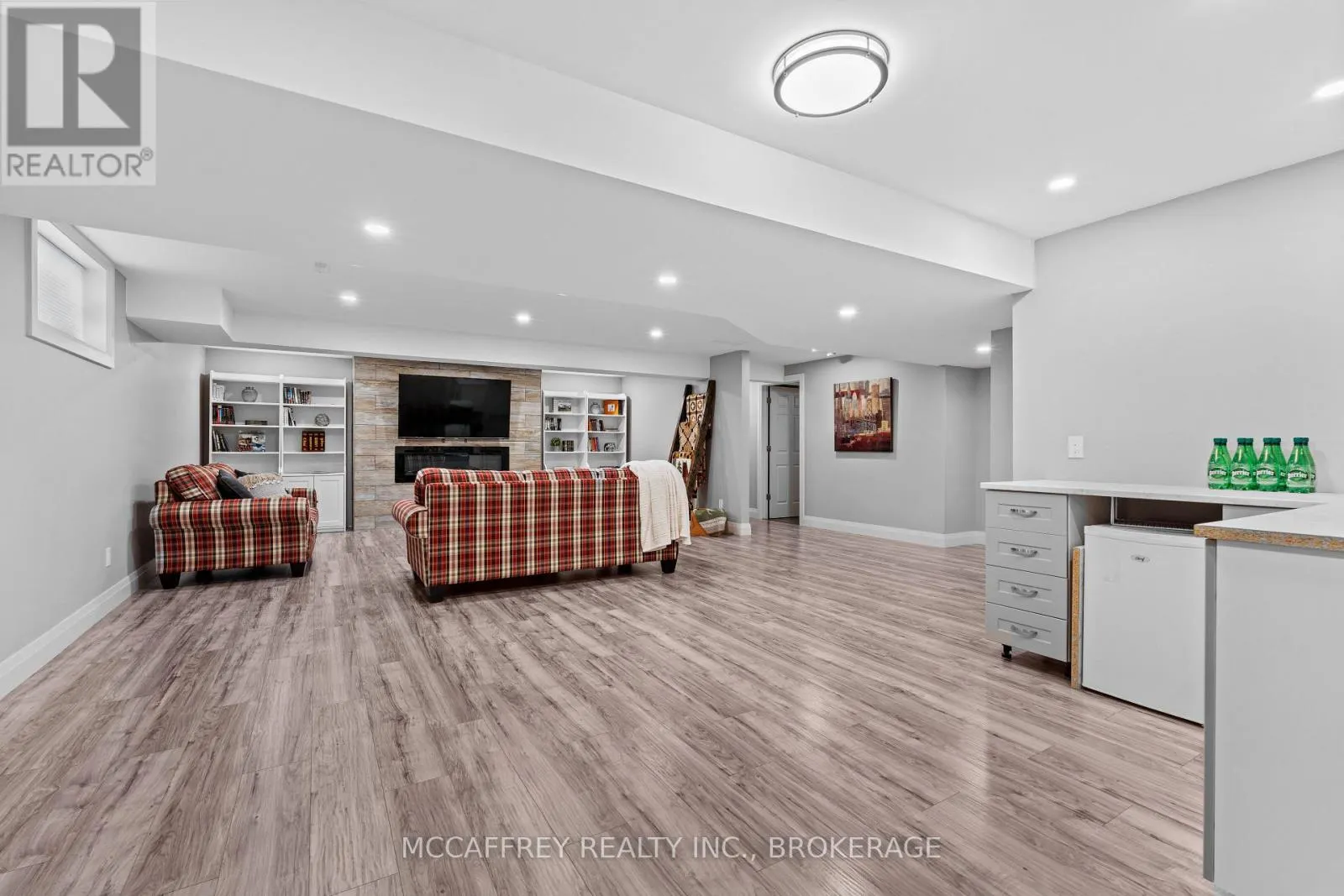 25 STAIKOS COURT