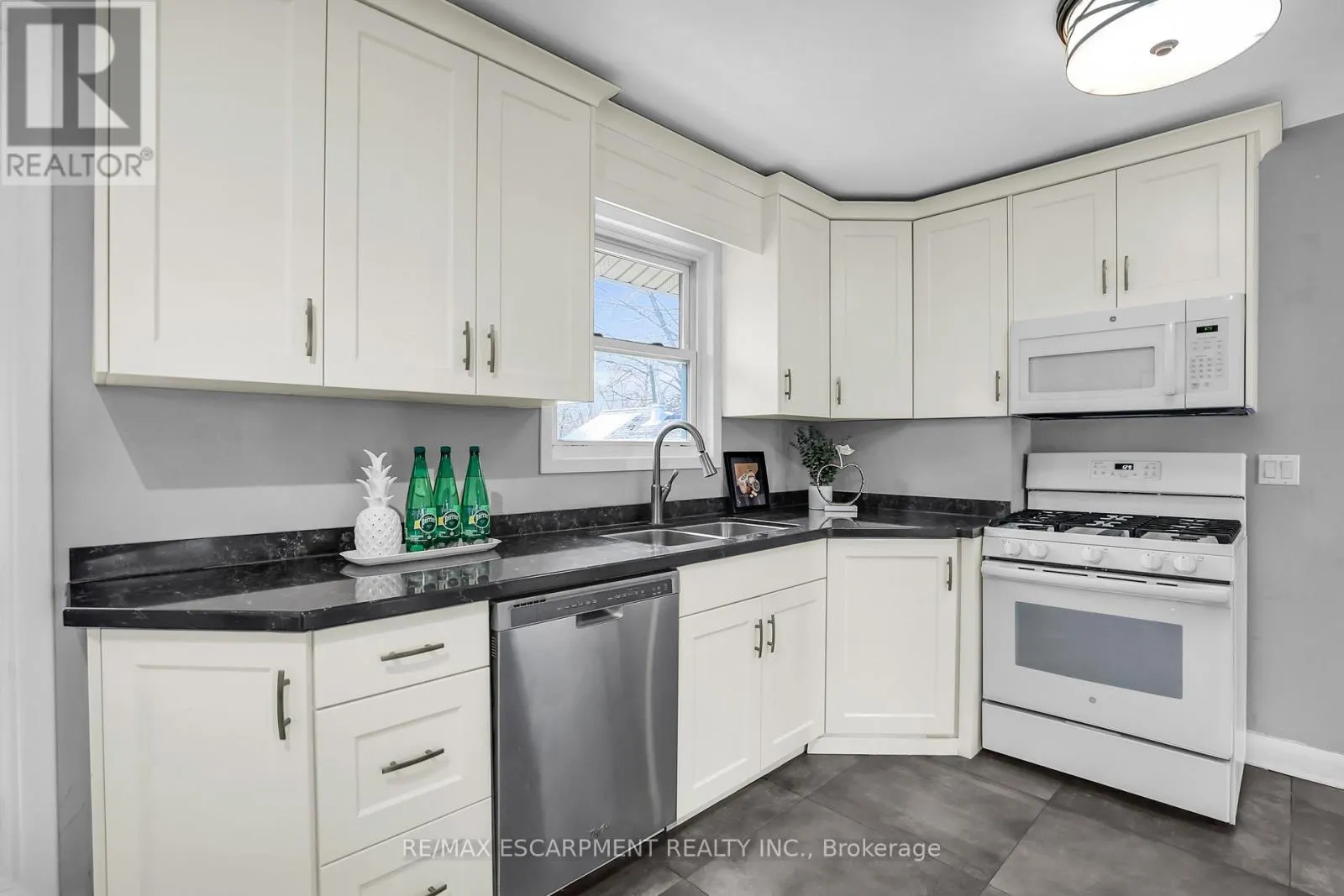 230 ST. CATHARINES STREET