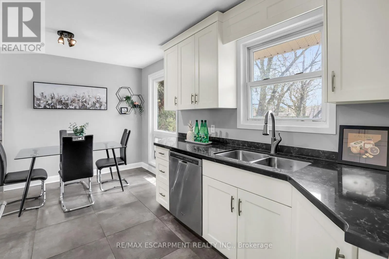230 ST. CATHARINES STREET
