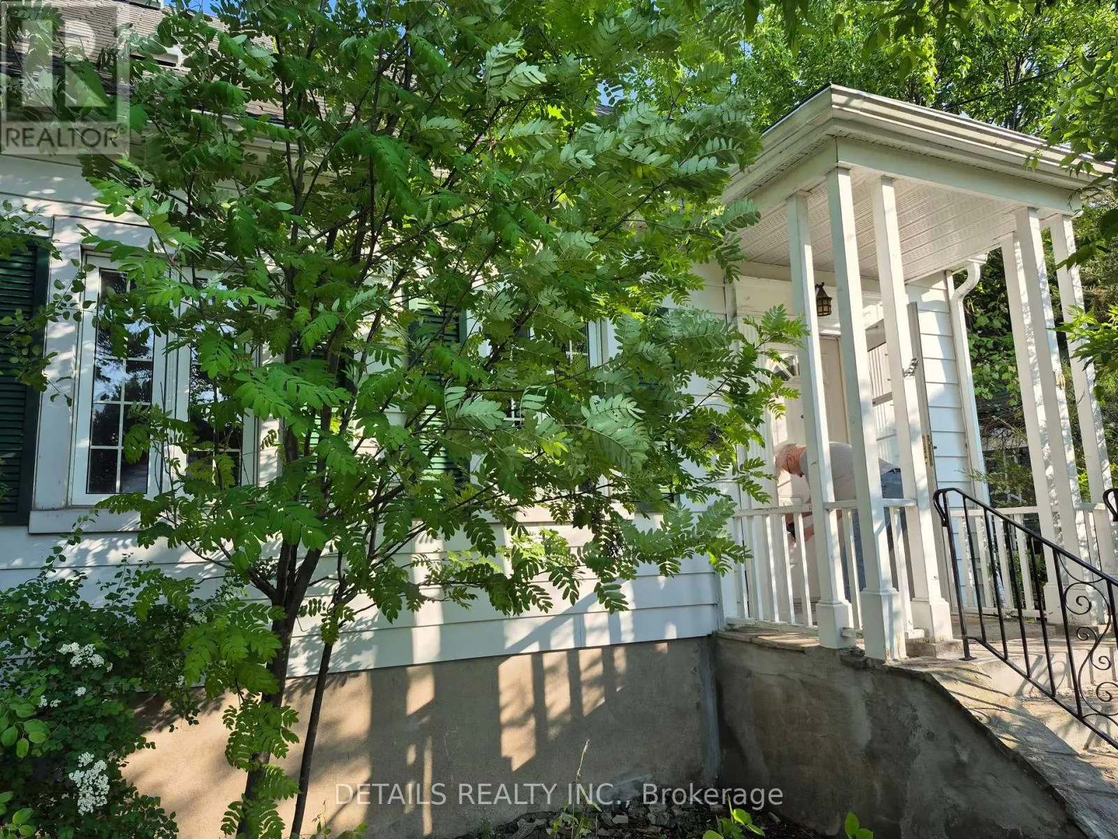 10 GARRISON STREET