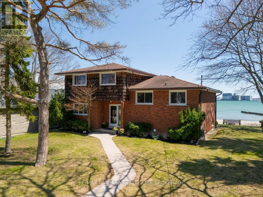 31 OAKRIDGE CRESCENT