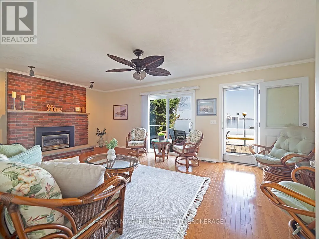 31 OAKRIDGE CRESCENT
