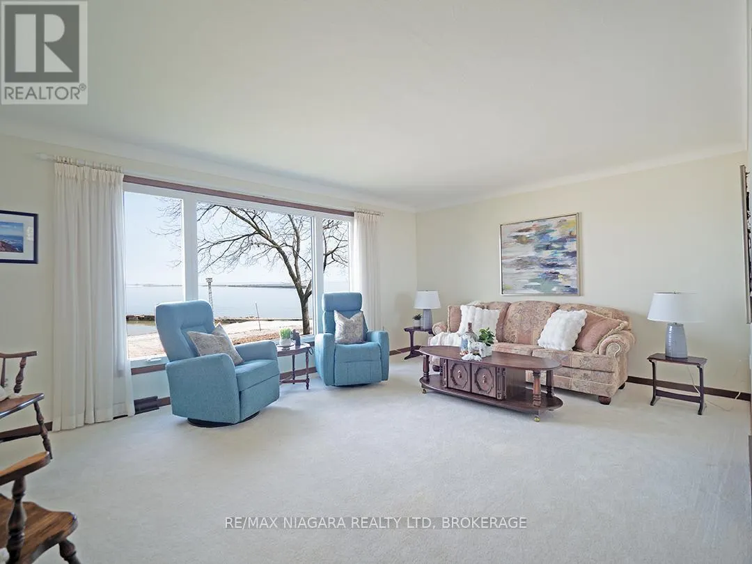 31 OAKRIDGE CRESCENT