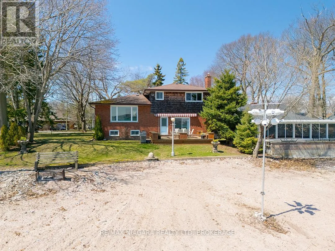 31 OAKRIDGE CRESCENT
