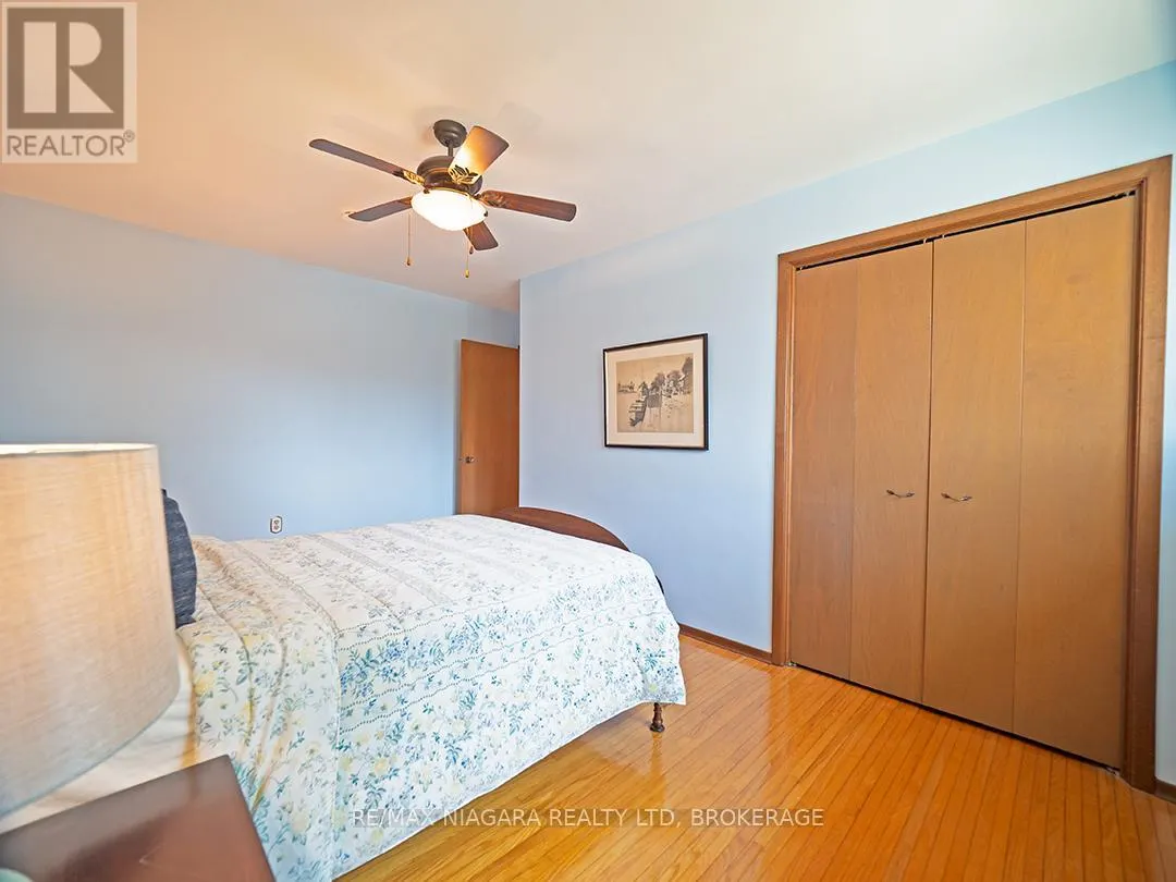 31 OAKRIDGE CRESCENT
