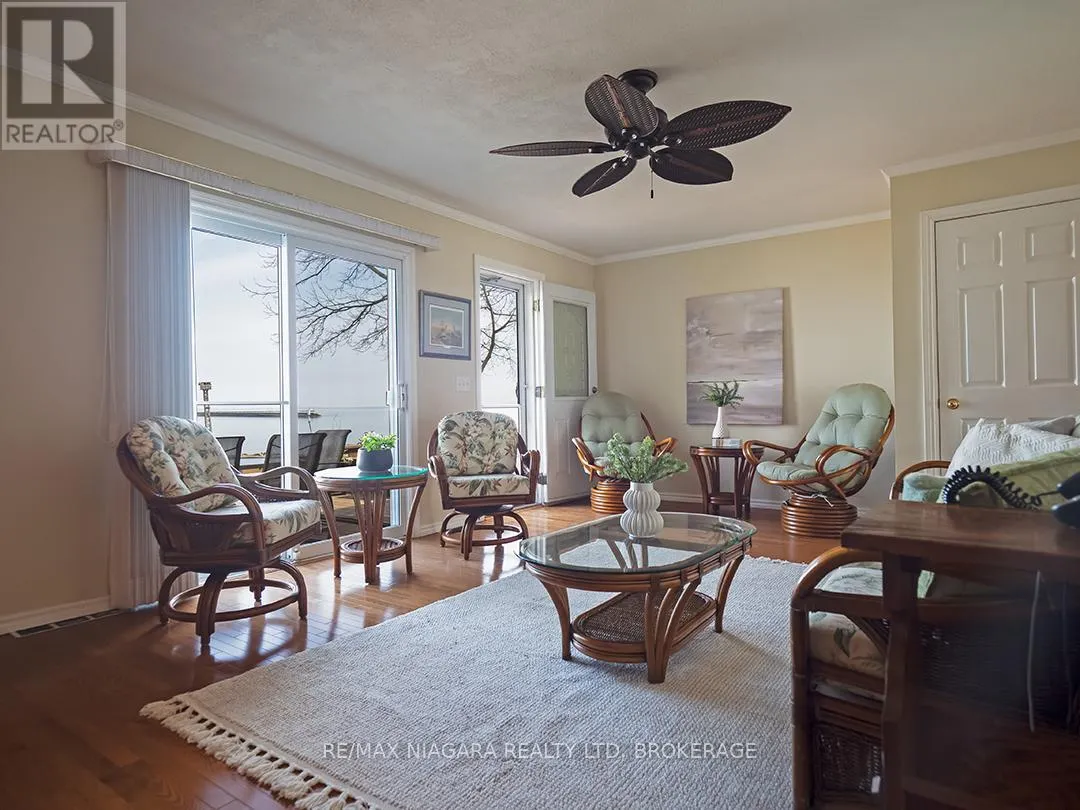 31 OAKRIDGE CRESCENT