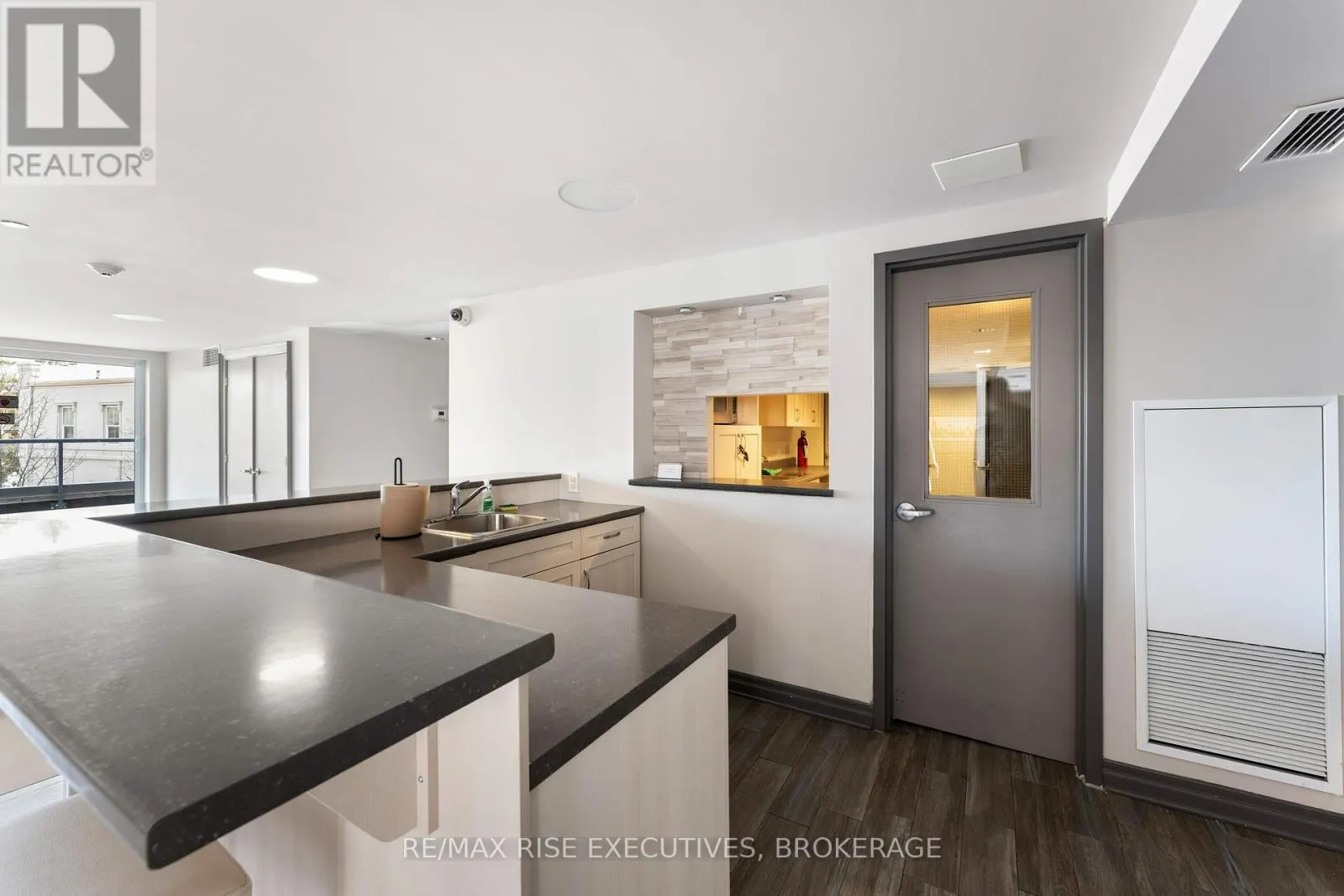 809 - 121 QUEEN STREET, #809