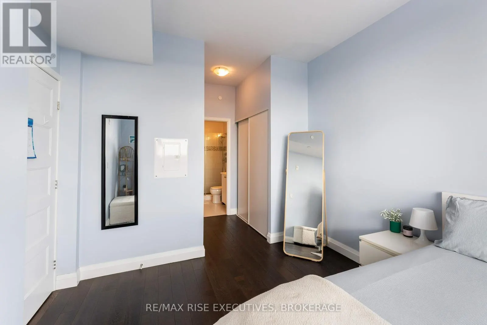 809 - 121 QUEEN STREET, #809
