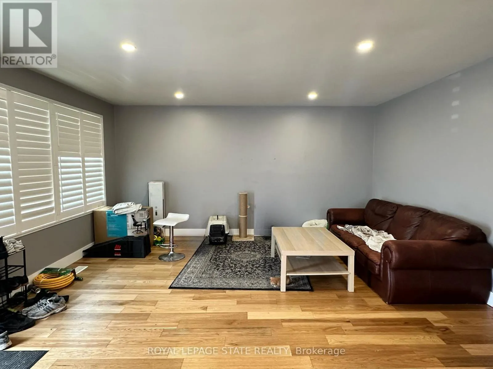 10 SANDLYN COURT