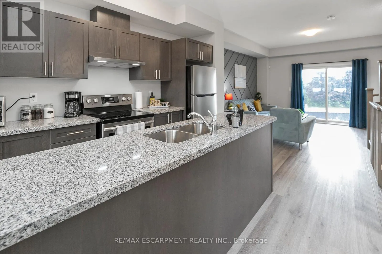 24 - 527 SHAVER ROAD