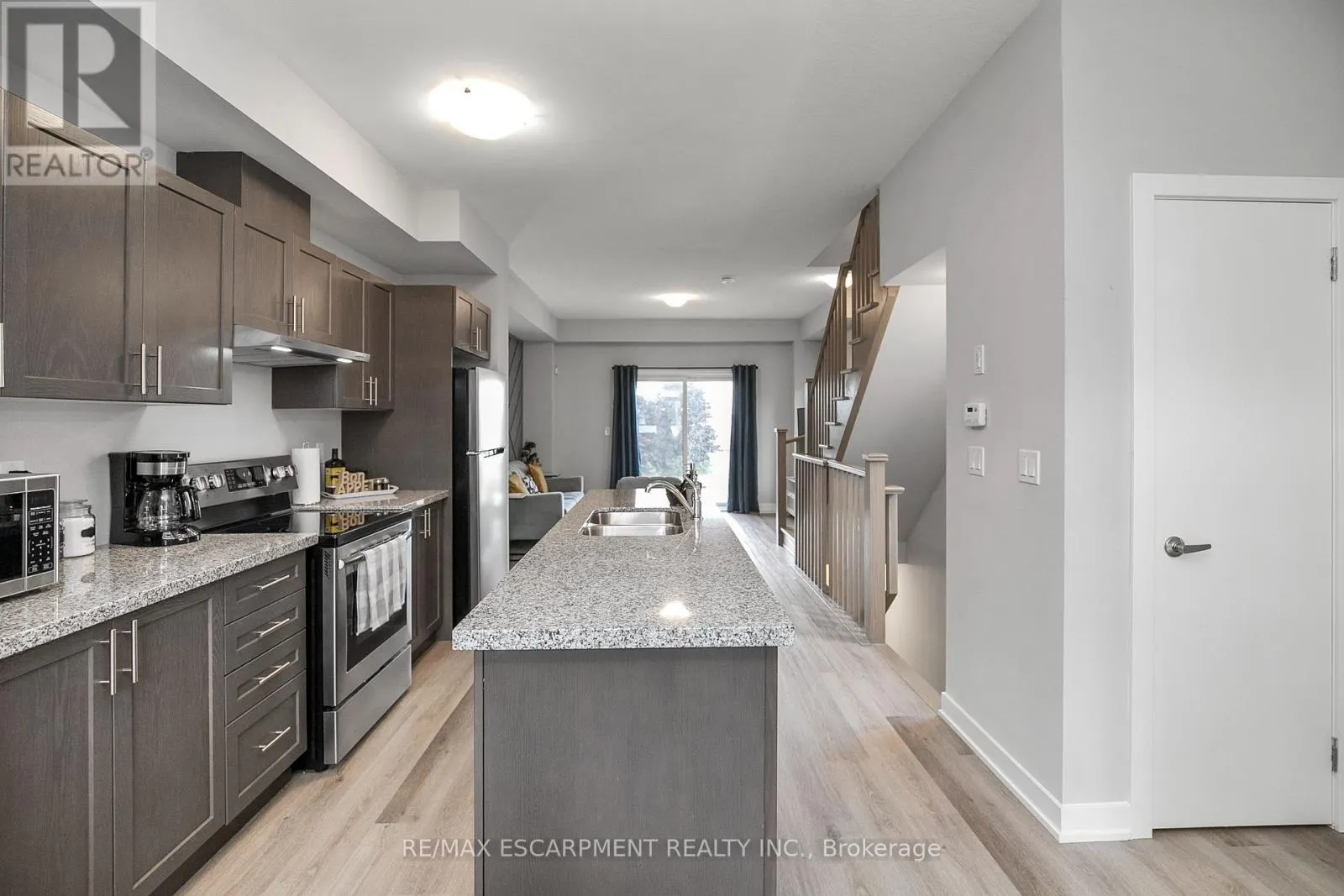 24 - 527 SHAVER ROAD