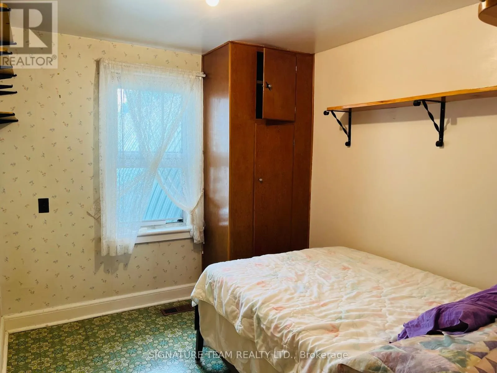 292 BONNECHERE STREET W