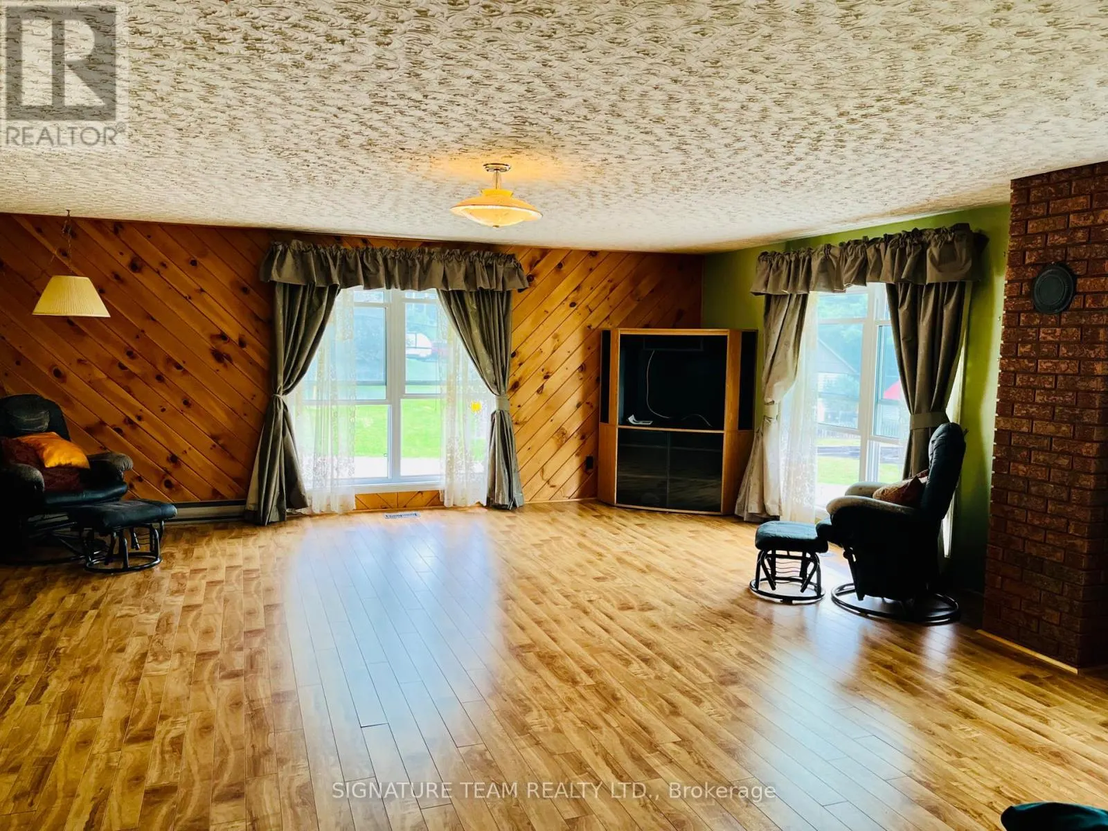 292 BONNECHERE STREET W