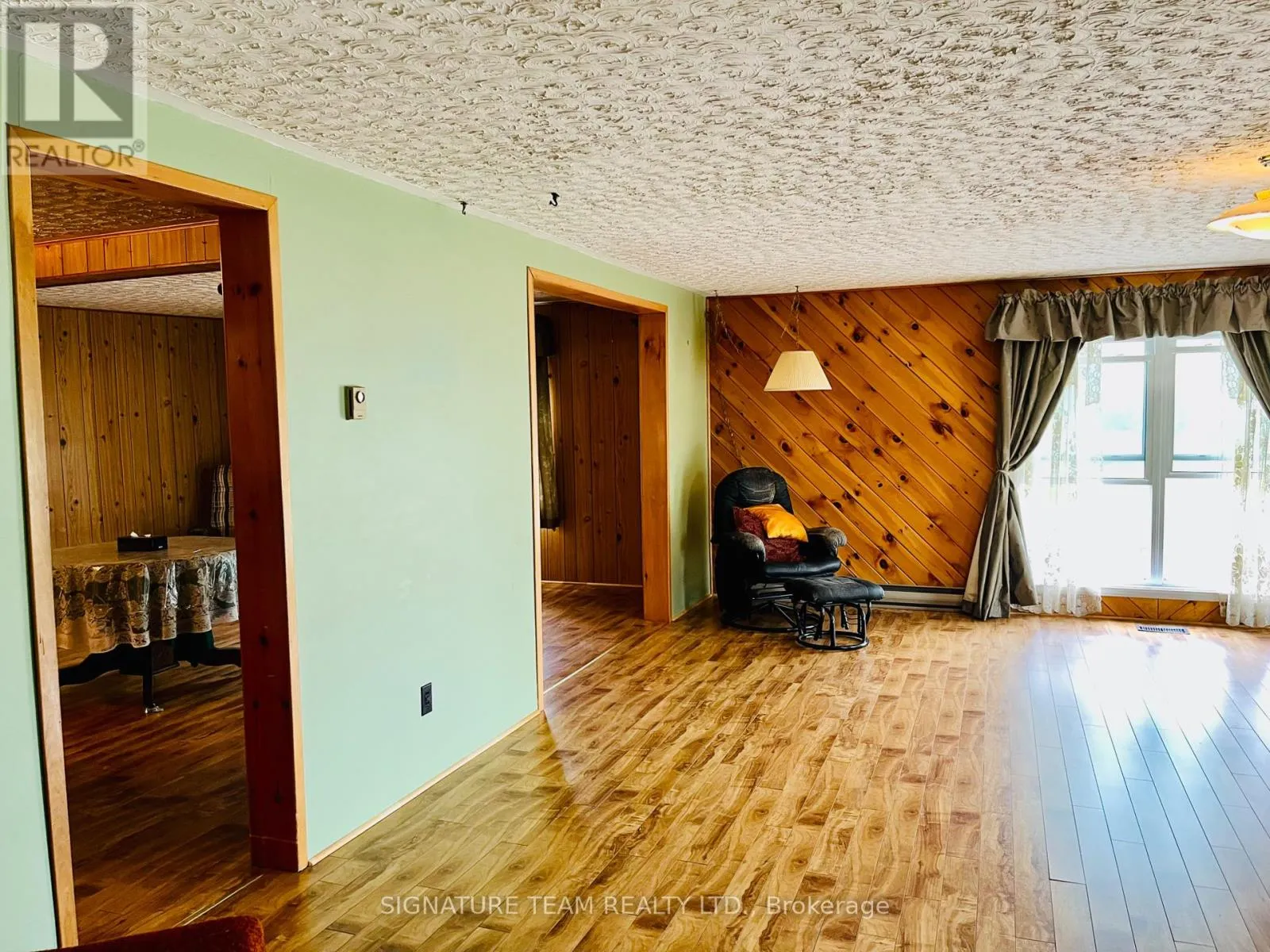 292 BONNECHERE STREET W