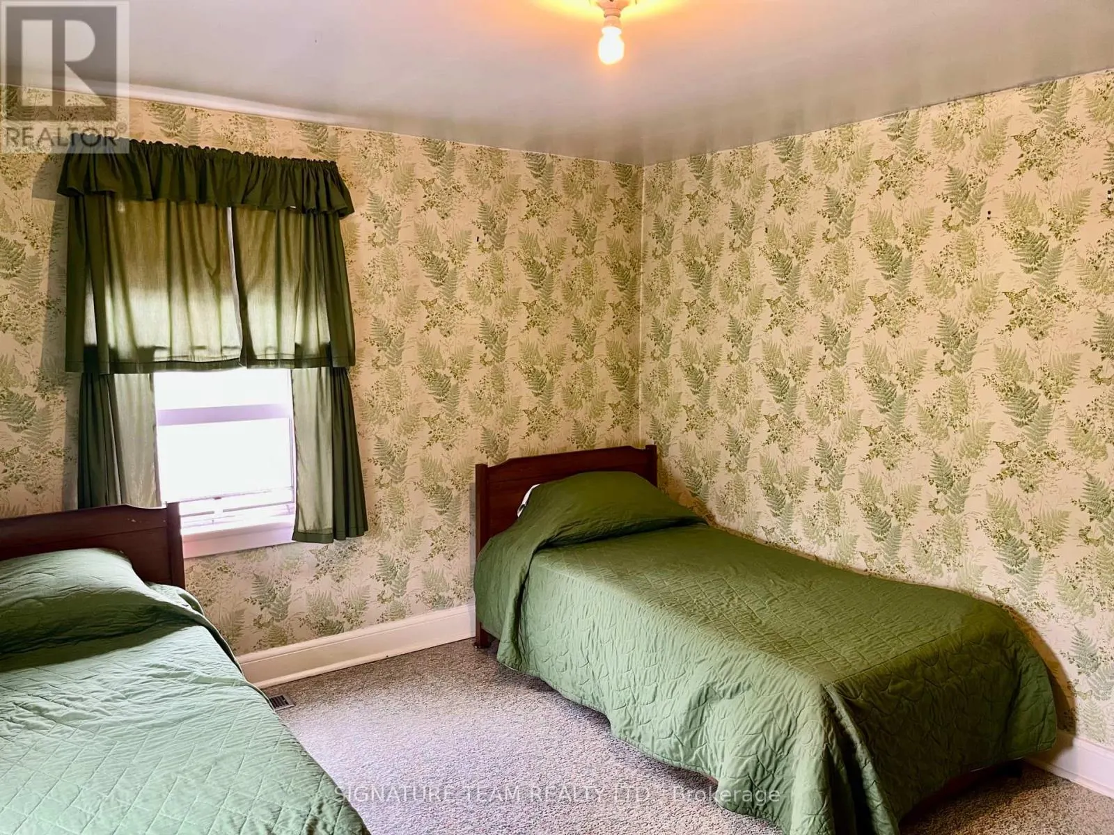 292 BONNECHERE STREET W