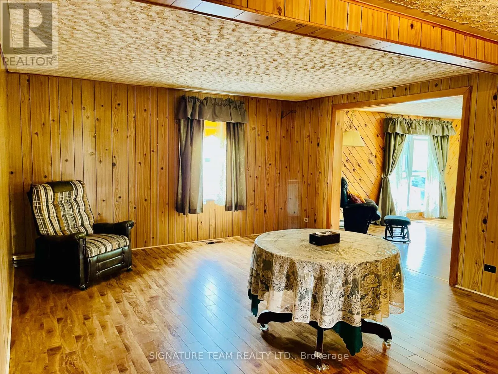 292 BONNECHERE STREET W