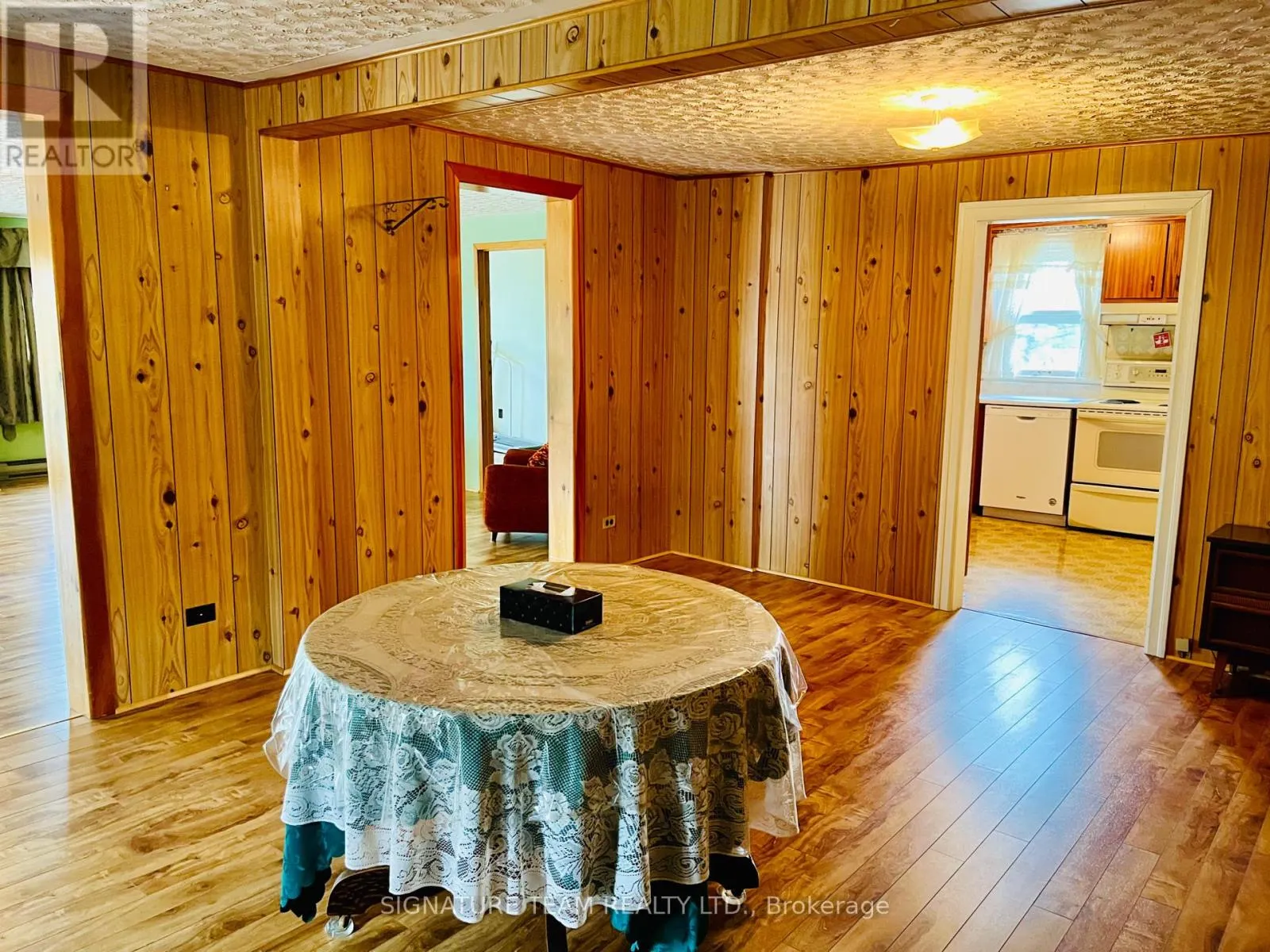 292 BONNECHERE STREET W