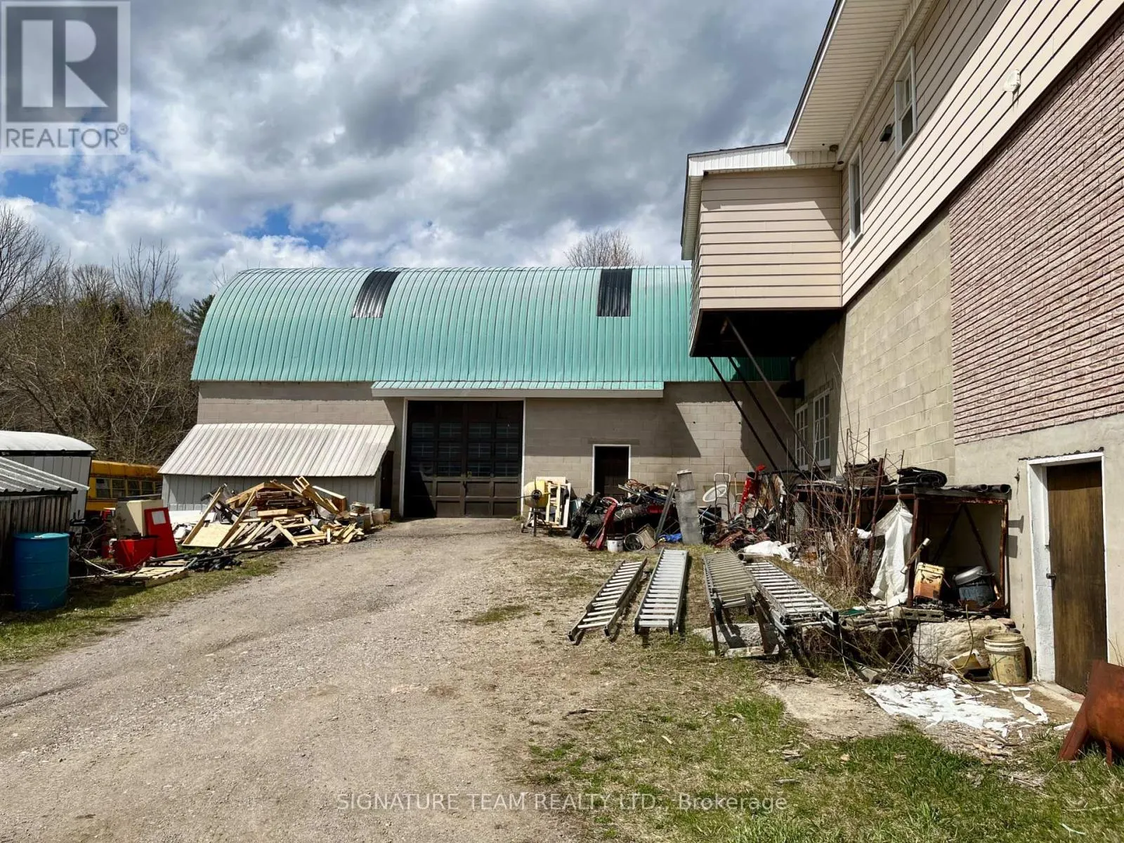 292 BONNECHERE STREET W