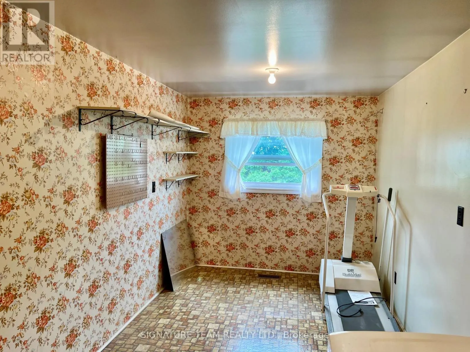 292 BONNECHERE STREET W