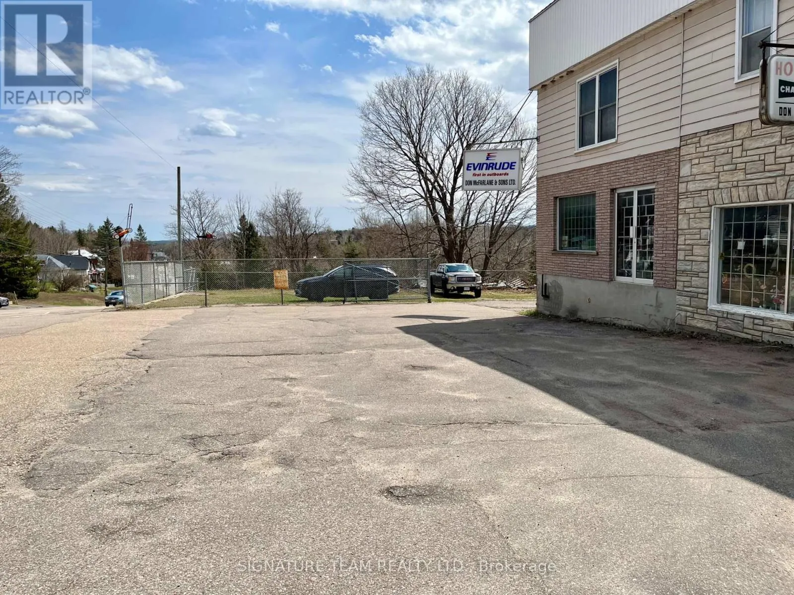 292 BONNECHERE STREET W