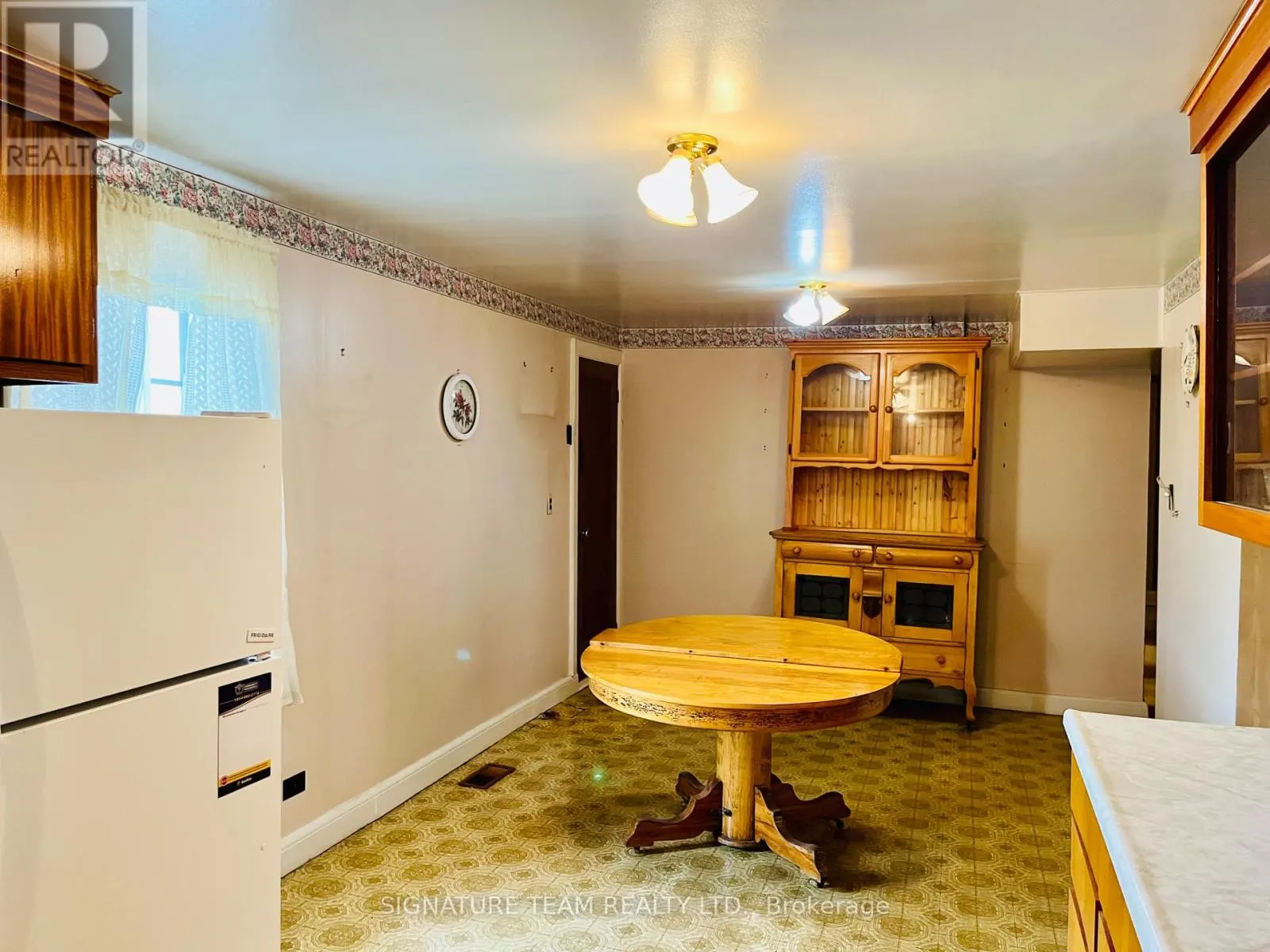 292 BONNECHERE STREET W