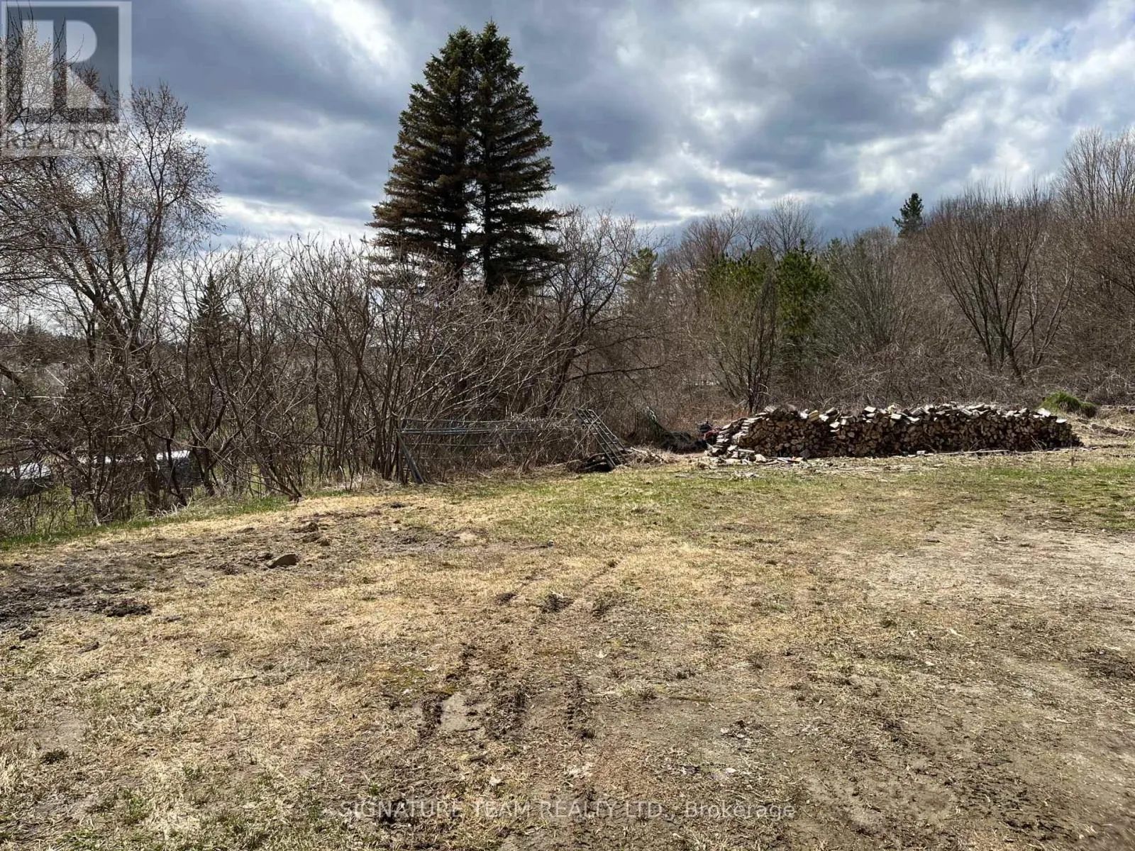 292 BONNECHERE STREET W