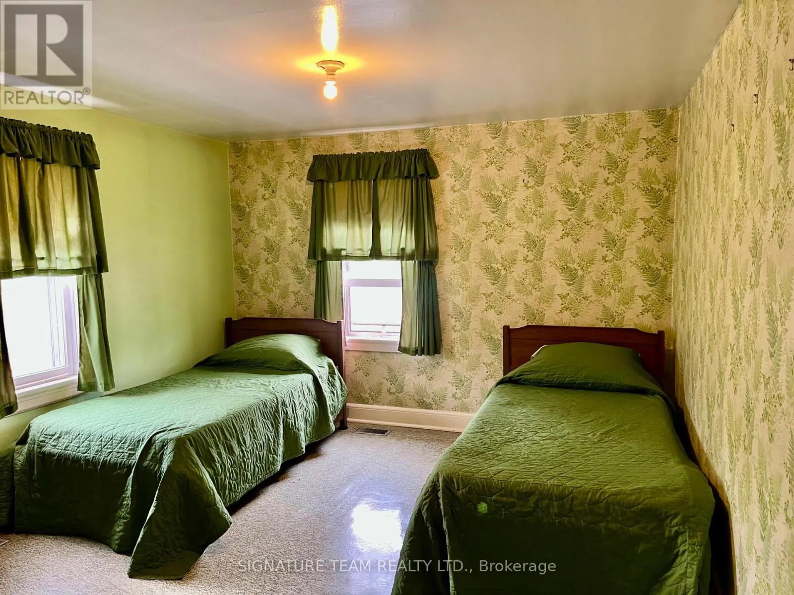 292 BONNECHERE STREET W
