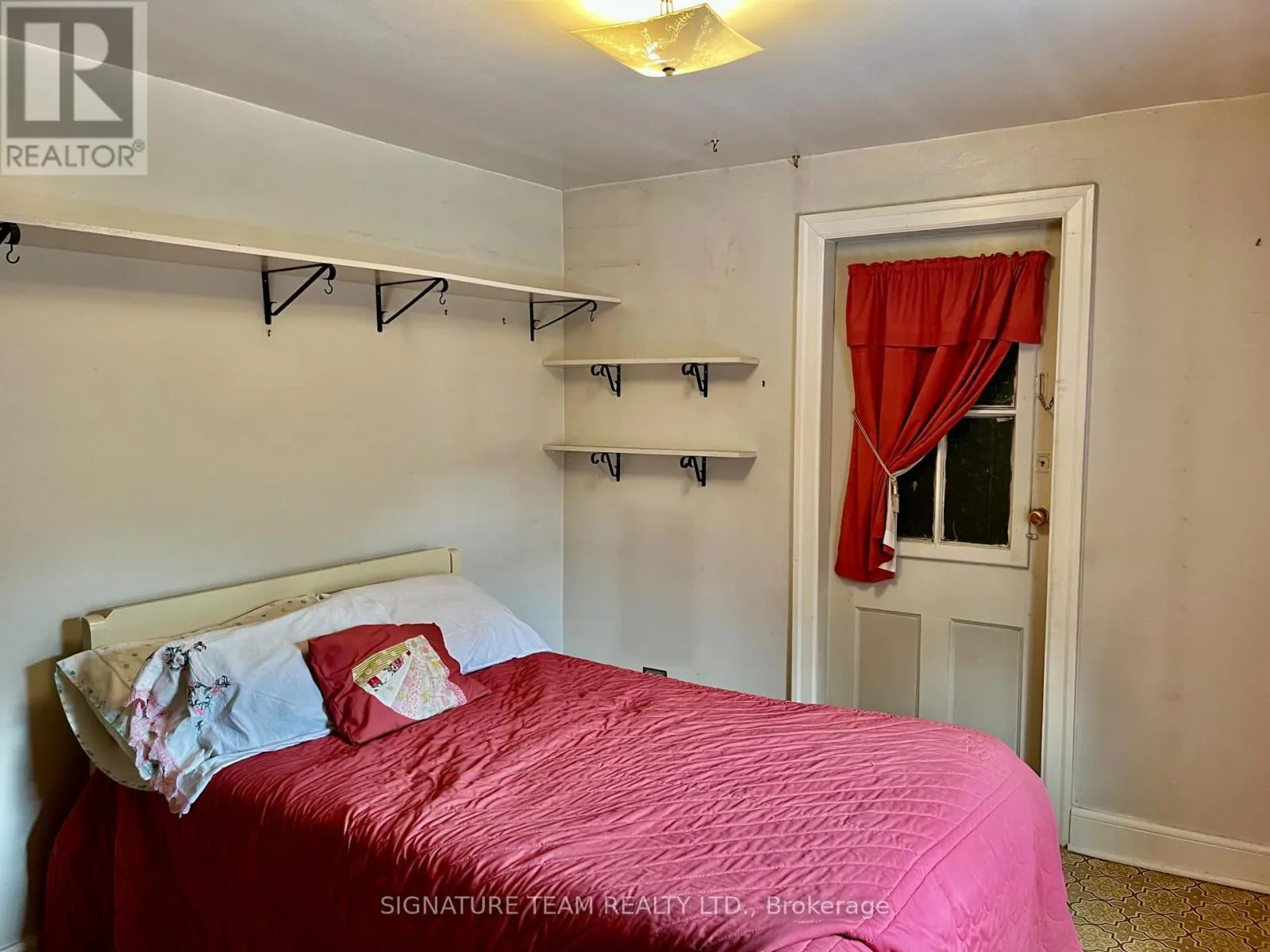 292 BONNECHERE STREET W