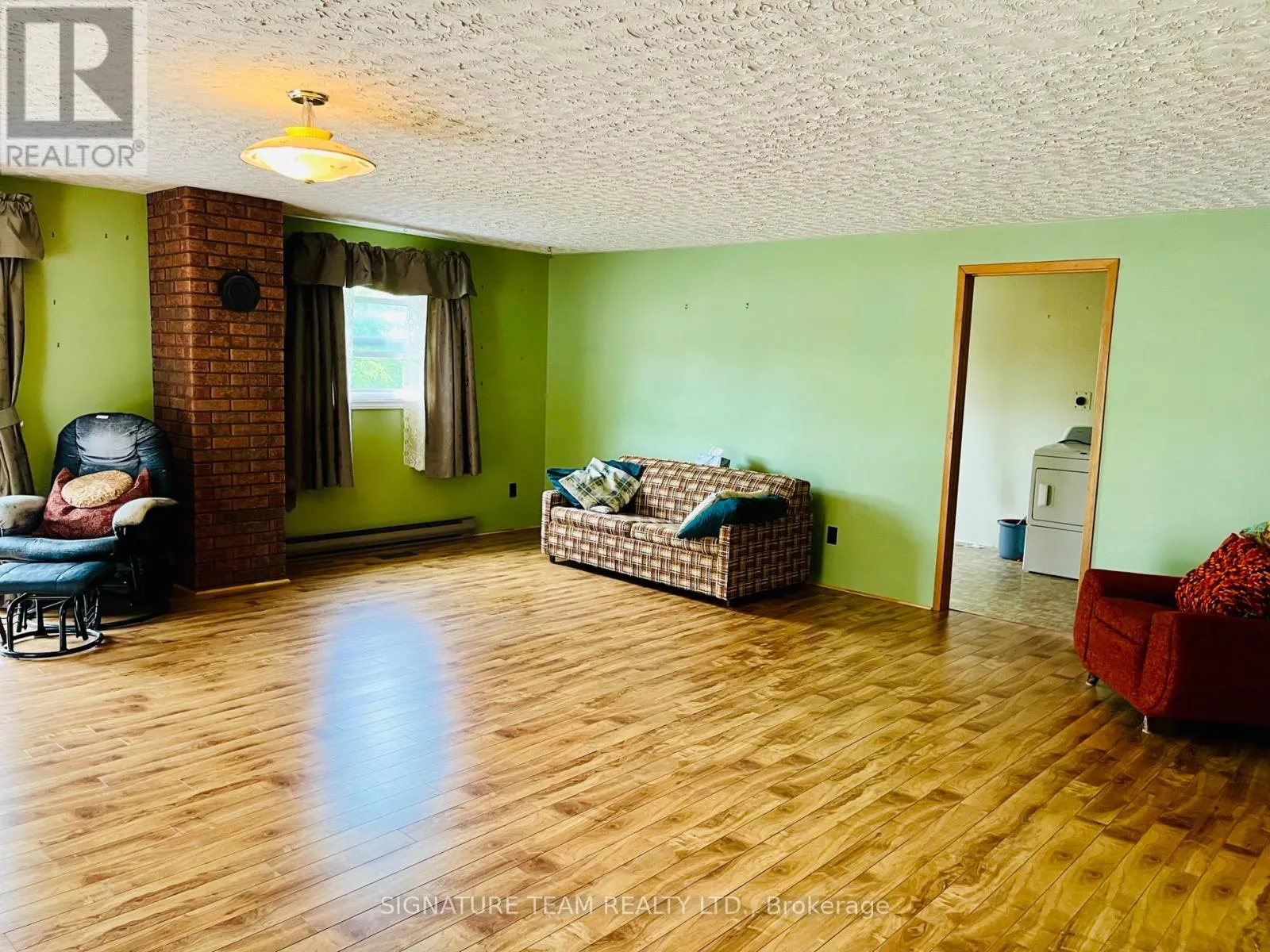 292 BONNECHERE STREET W