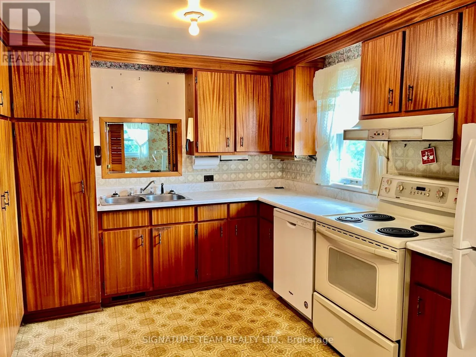 292 BONNECHERE STREET W