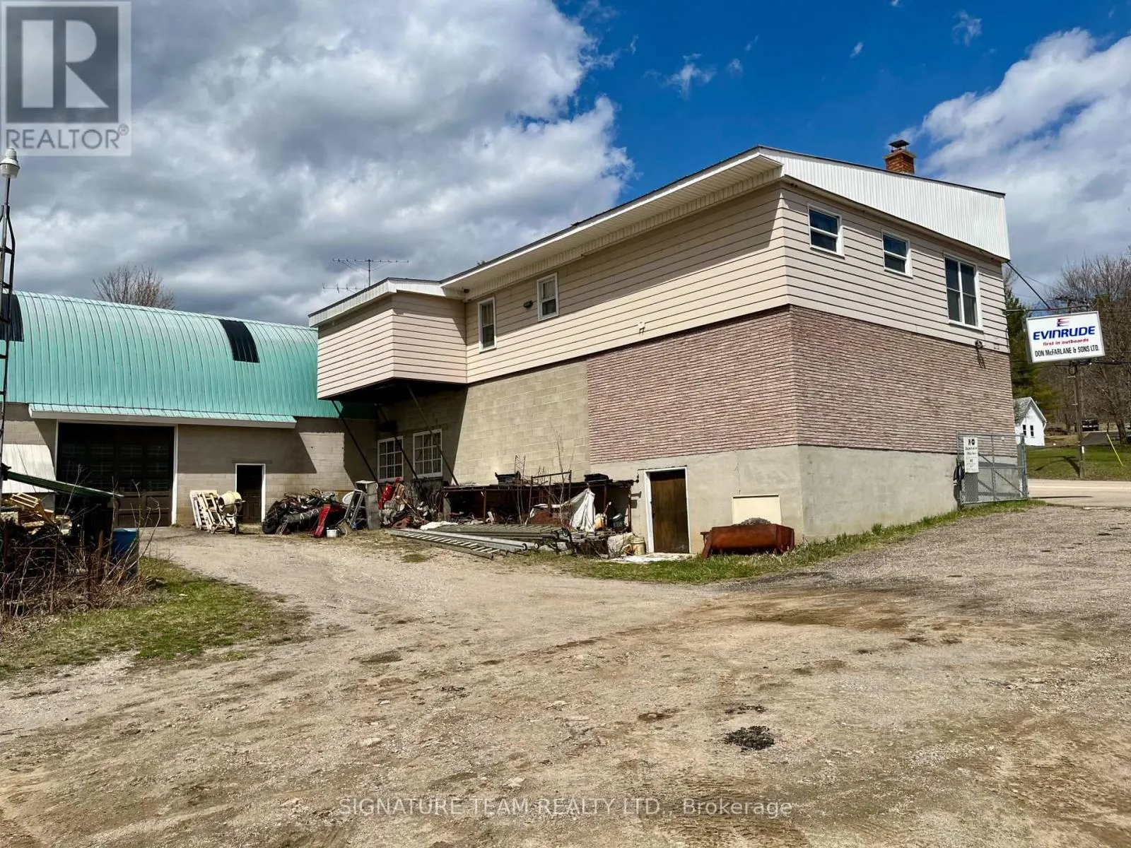 292 BONNECHERE STREET W
