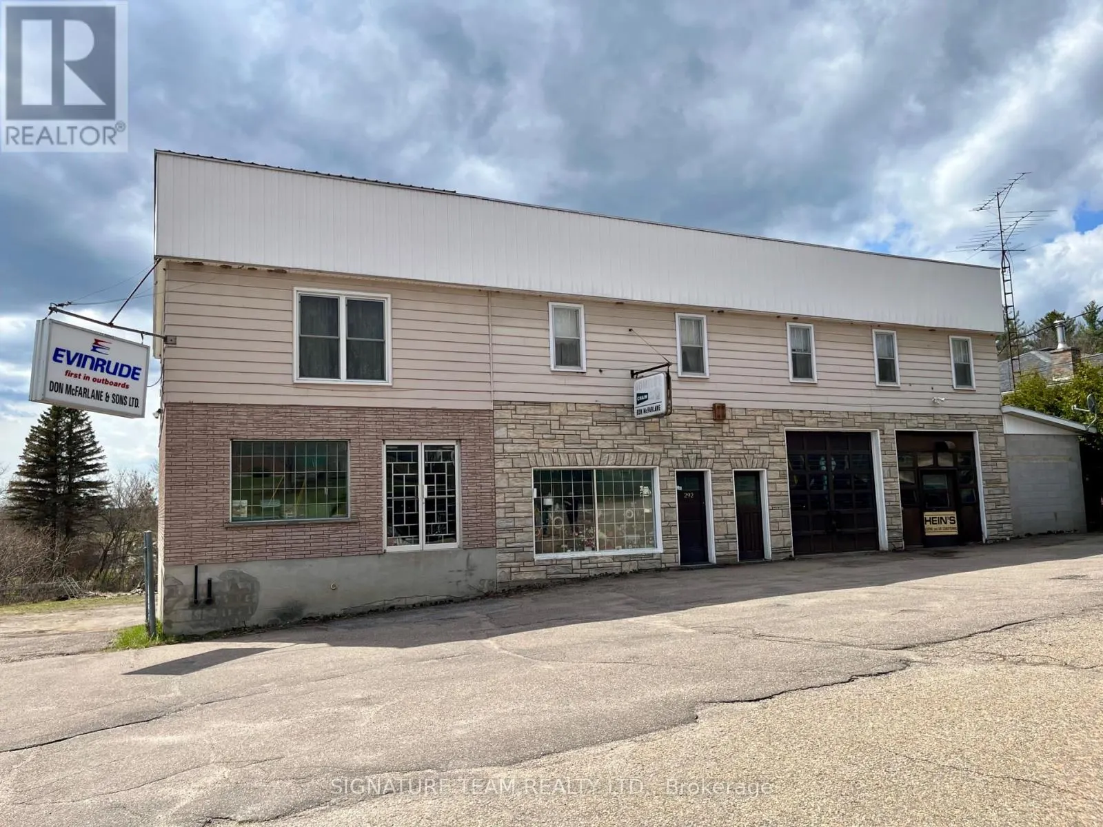 292 BONNECHERE STREET W