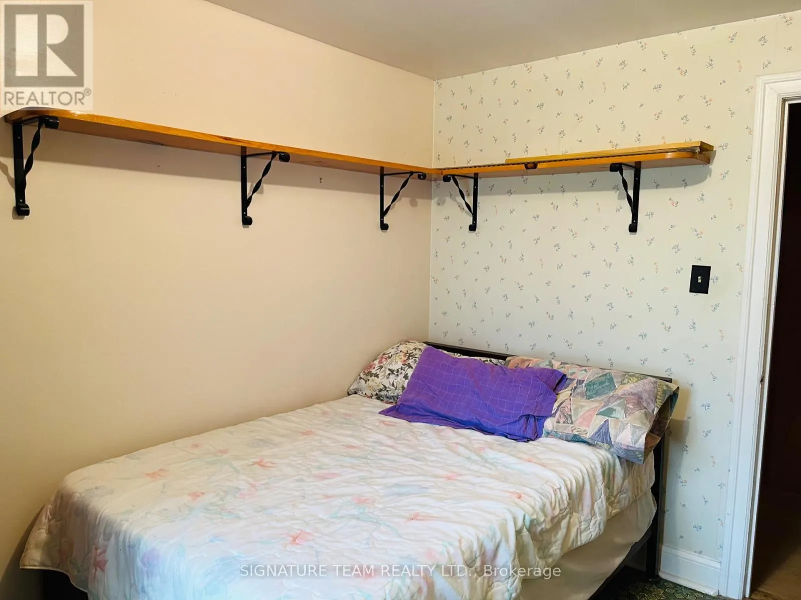 292 BONNECHERE STREET W