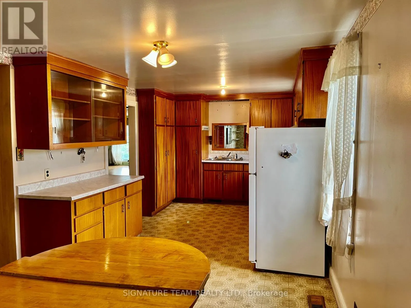 292 BONNECHERE STREET W