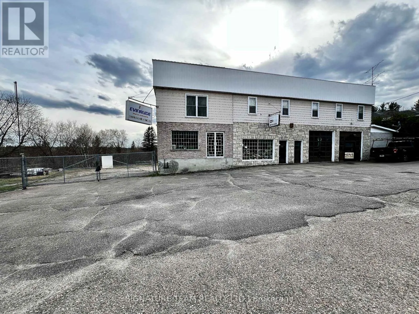 292 BONNECHERE STREET W