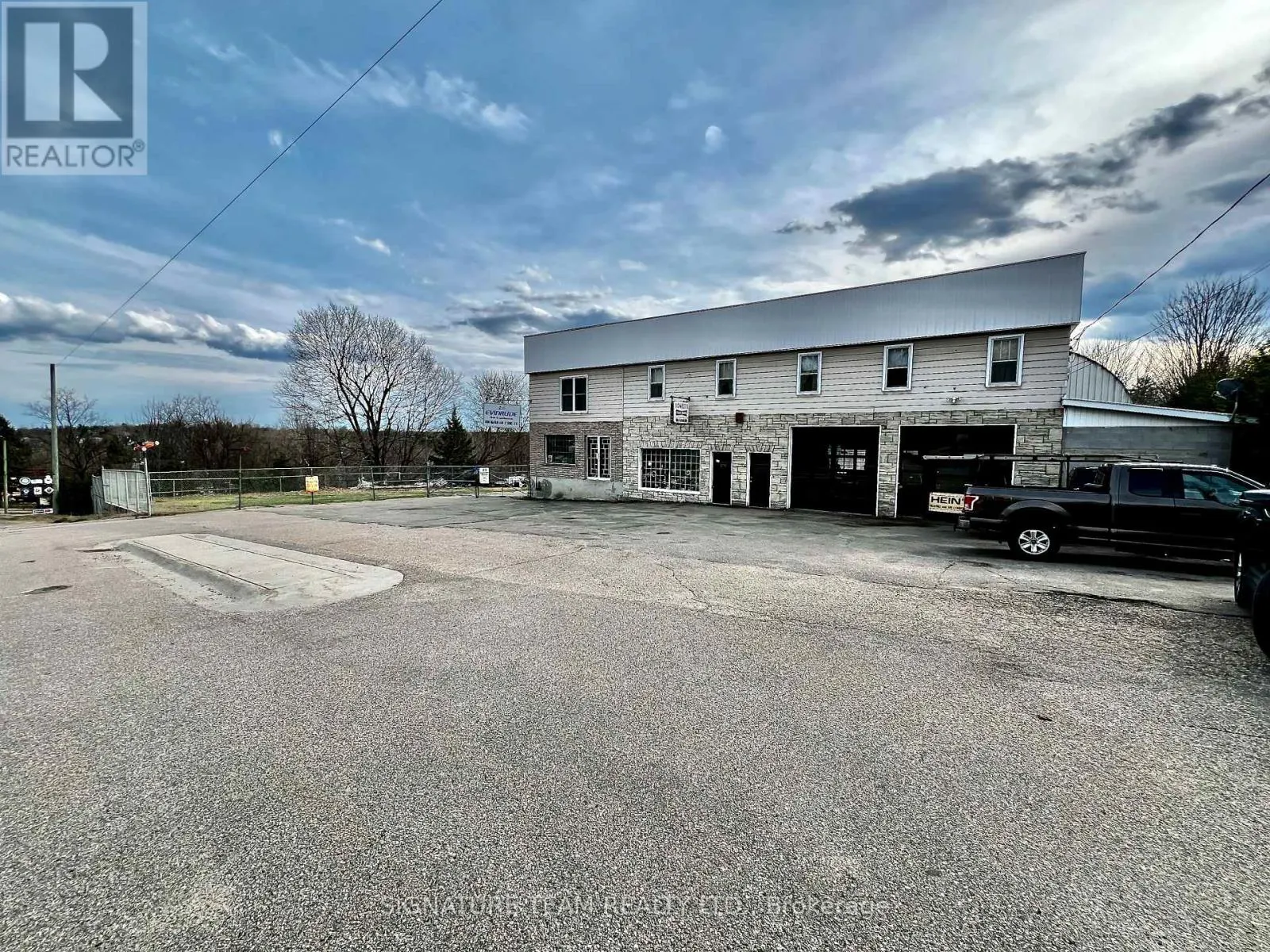 292 BONNECHERE STREET W