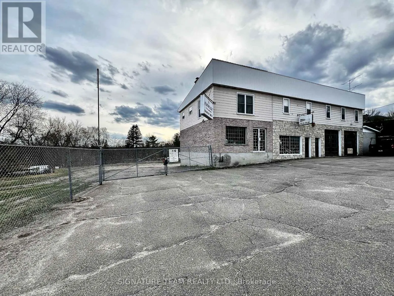 292 BONNECHERE STREET W