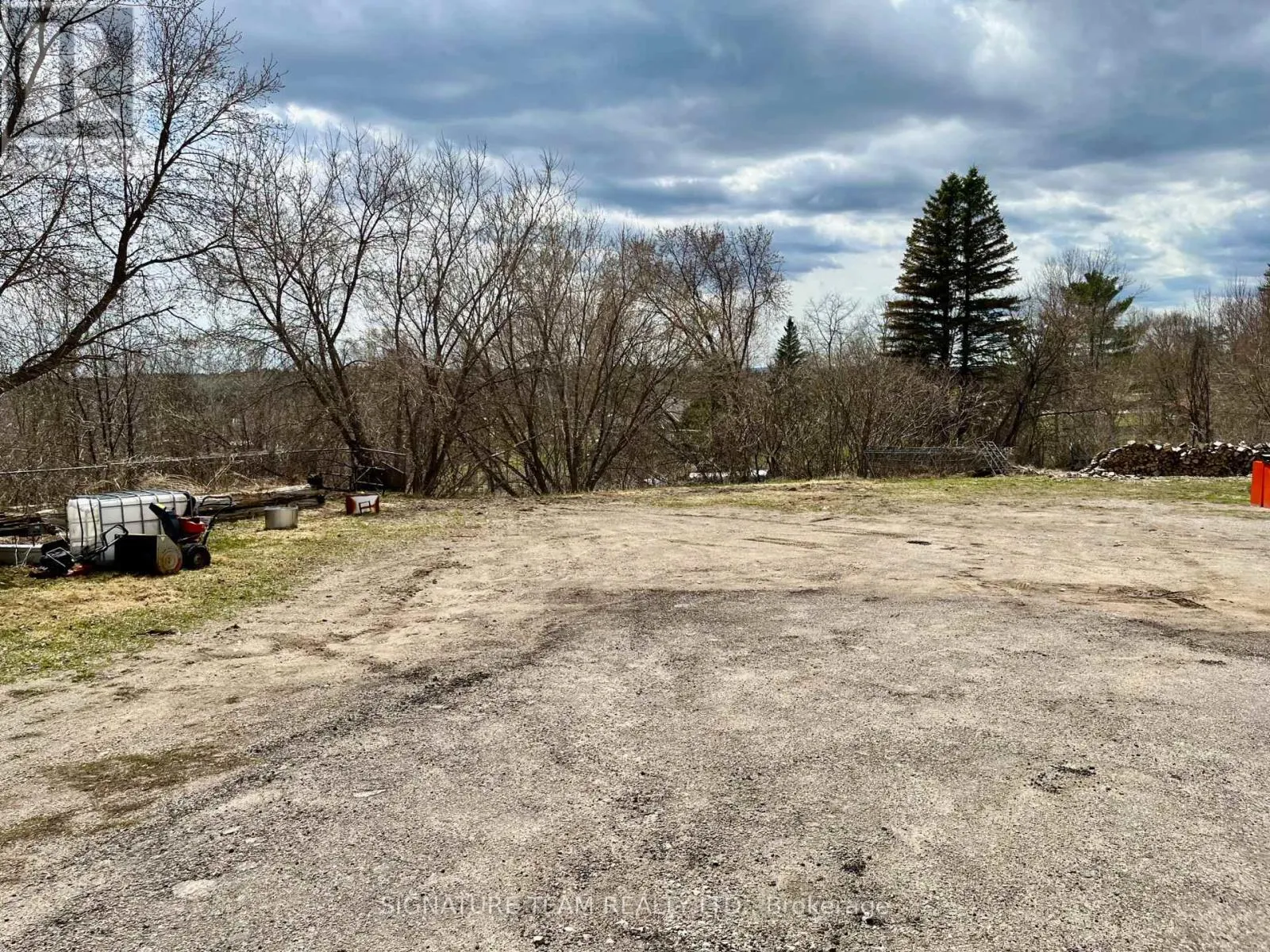 292 BONNECHERE STREET W