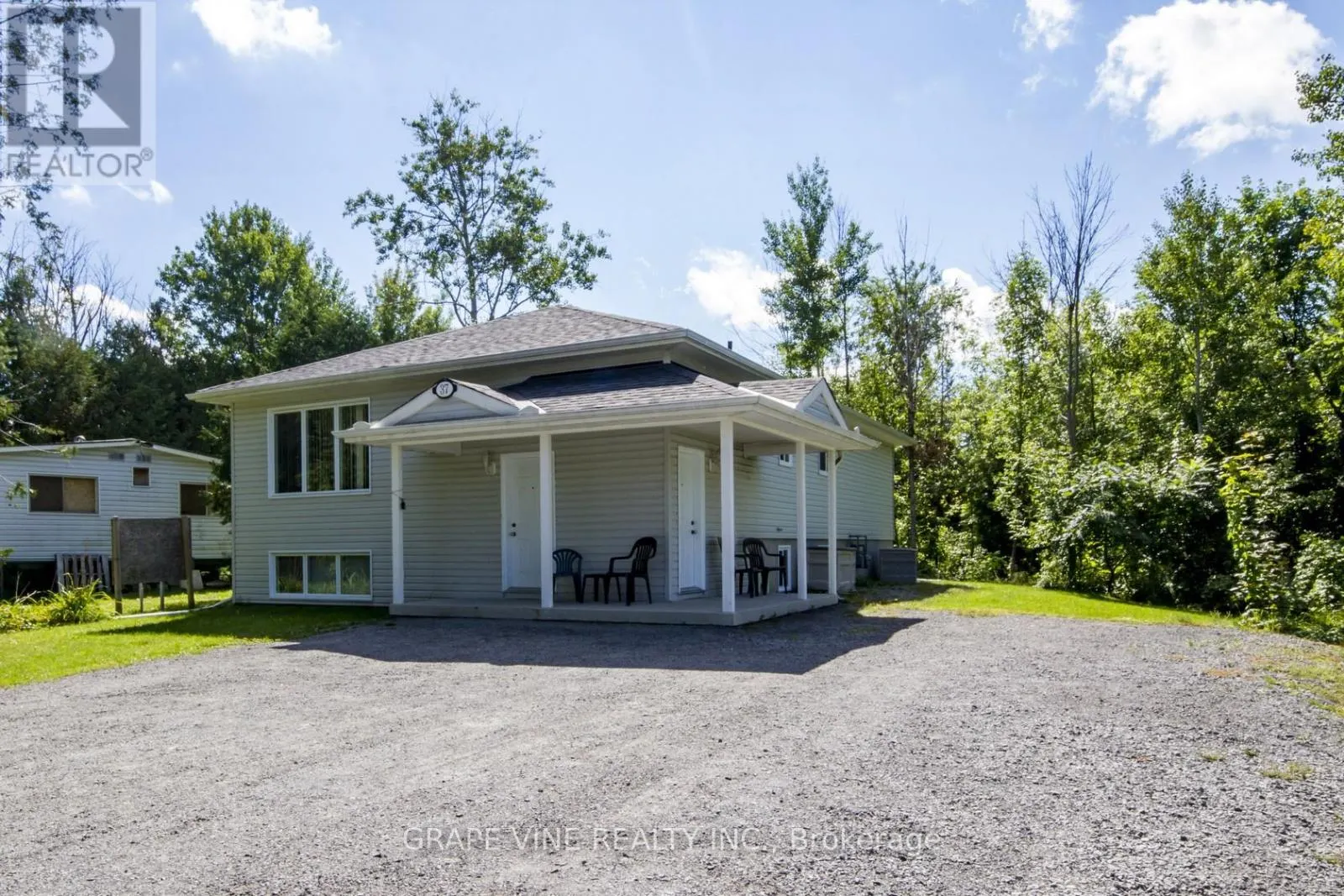 37 CLOVERLOFT COURT