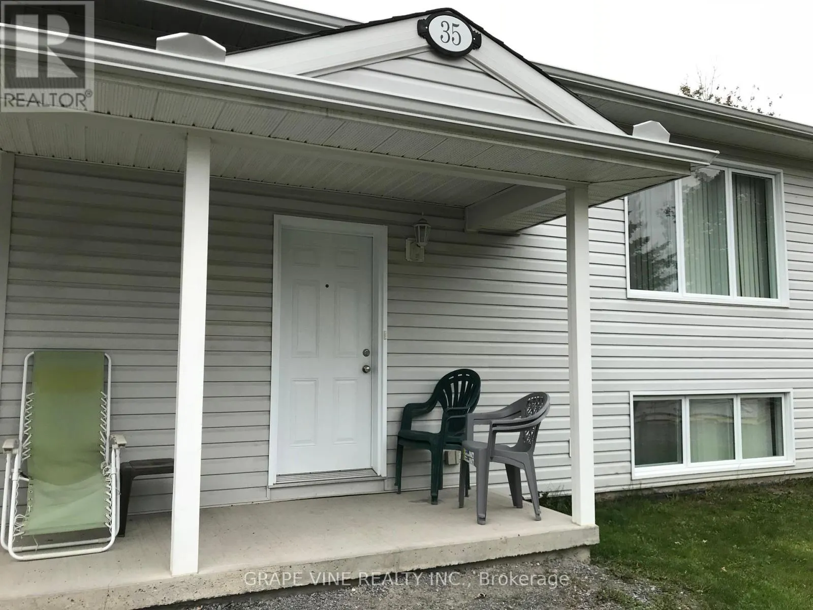 37 CLOVERLOFT COURT